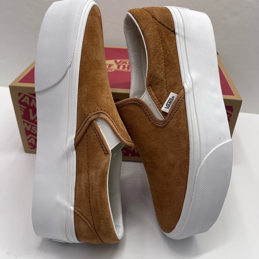 Vans W Classic Slip-On Platform Sneakers 
Stackform
Nubuck Chipmunk
VN000CN1GWT - Picture 12 of 16